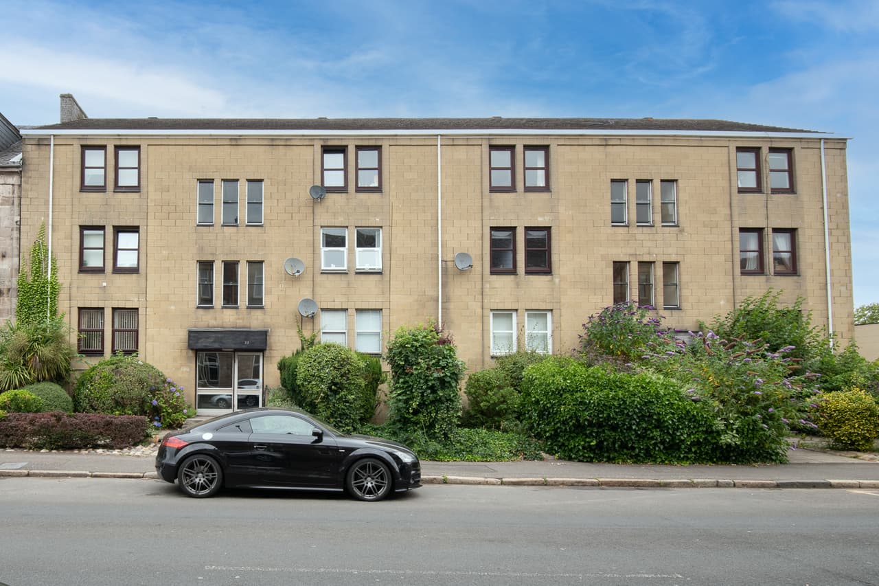 1/1, 33 Cardwell Road, Gourock, Gourock, PA19 1UW
