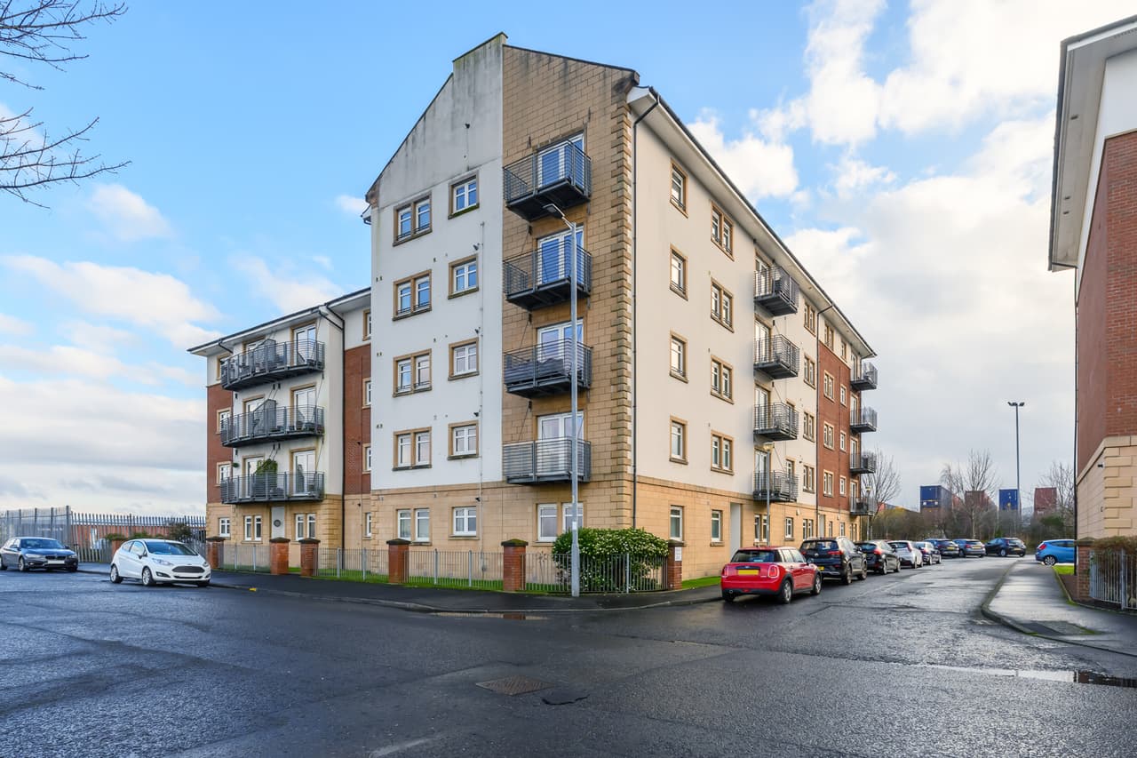 Flat 3/1, 2 Harwood Court Campbell Street, Greenock, Greenock, PA16 8BY