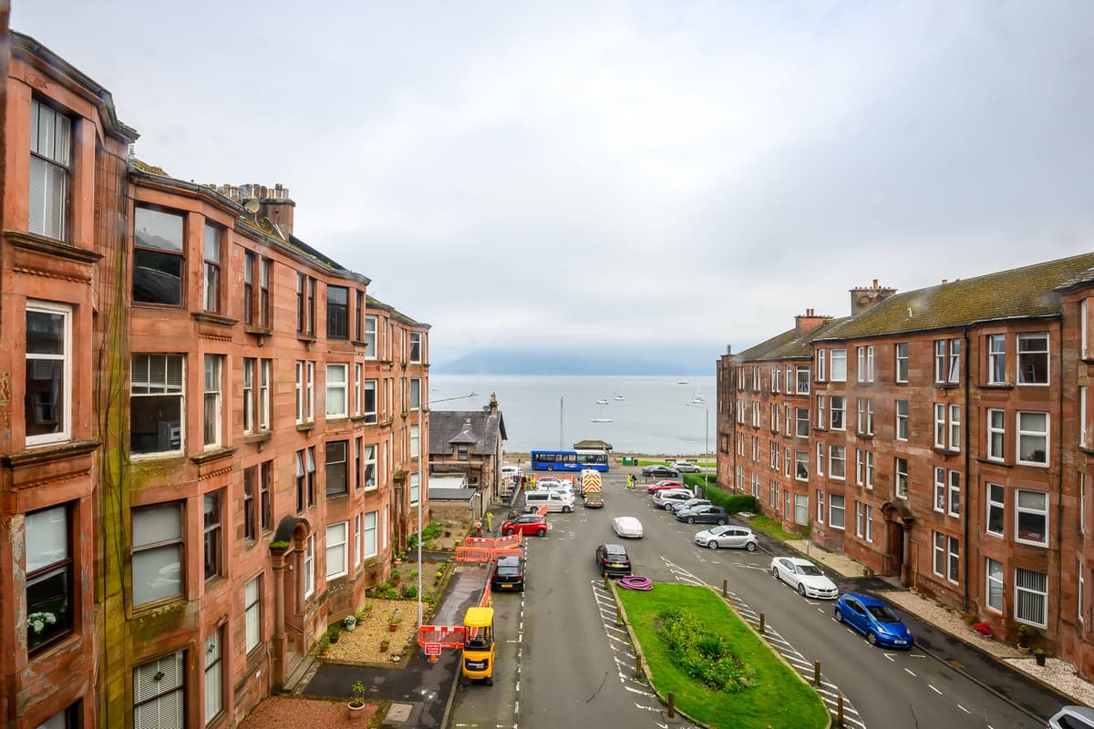9f Ashburn Gardens, Gourock, Gourock, PA19 1BT