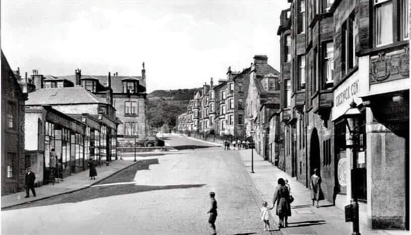 <span style="color:hsl( 36, 26%, 55% );font-size:14px;"><strong>CONNECTED MARKETING</strong></span></span><br>Strong Local Connections