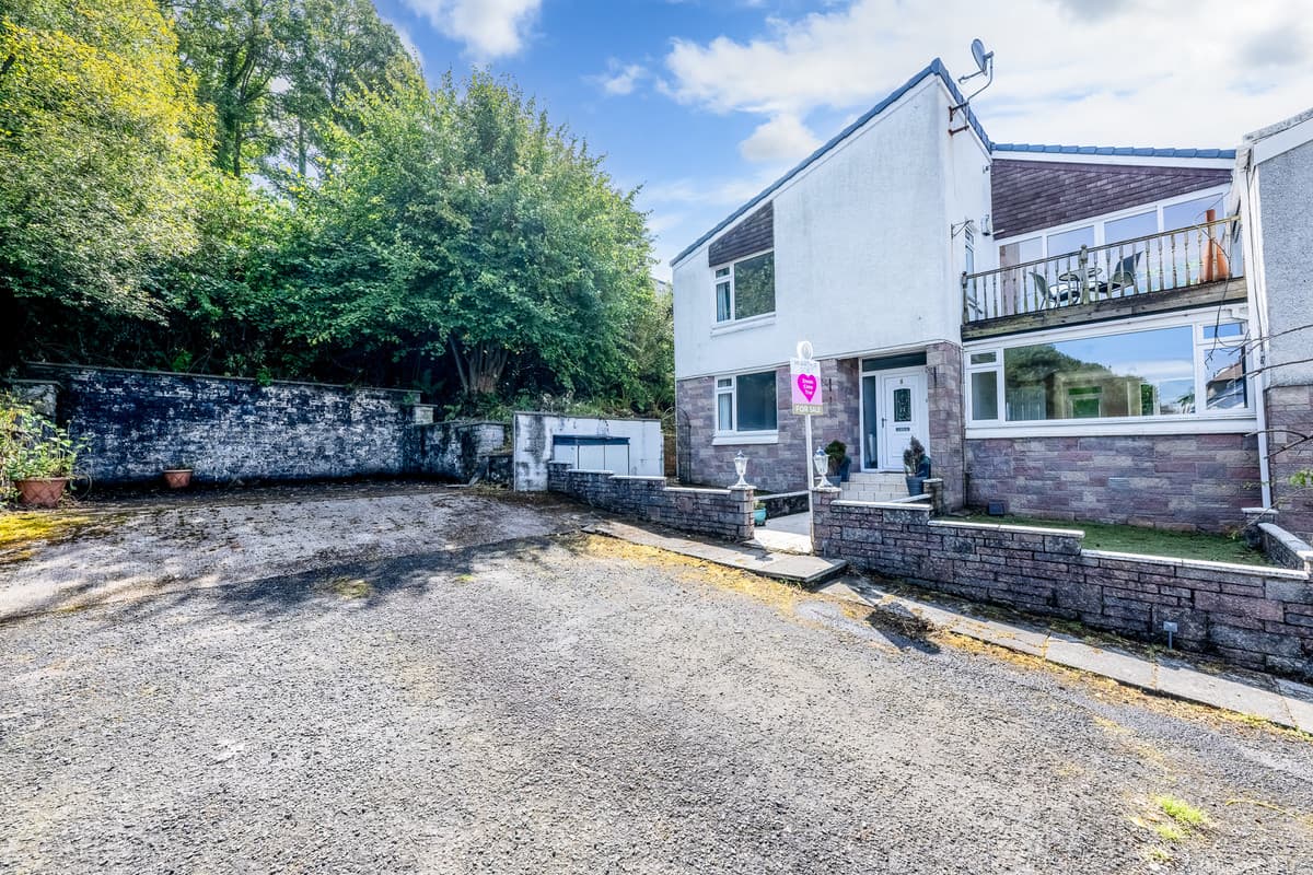 Levanne Gardens, Gourock, Gourock, PA19 1AL